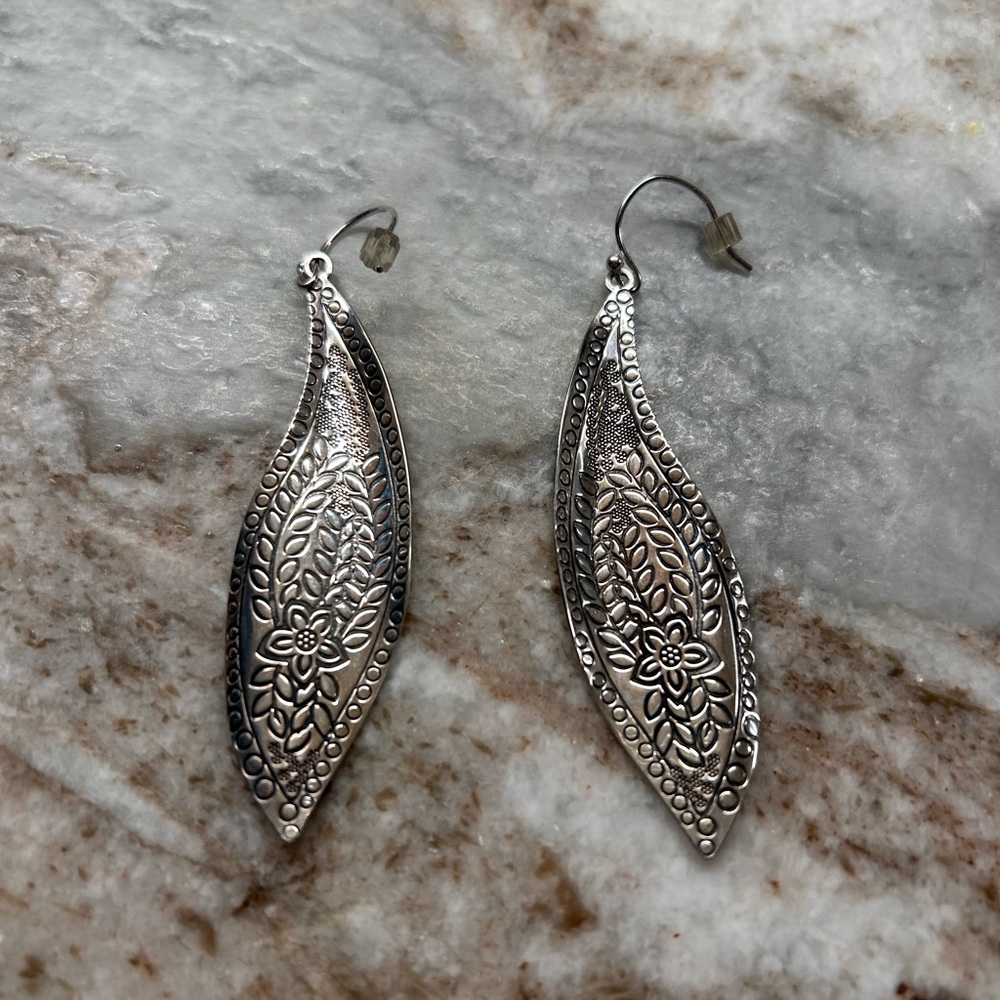 Silpada Elegant Silver Leaf Earrings